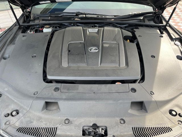 TOYOTA LEXUS LS500 2018 Image 31