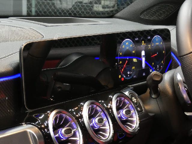 MERCEDES BENZ GLB 2020 Image 31