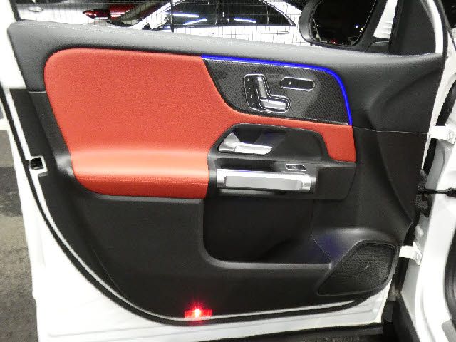 MERCEDES BENZ GLB 2020 Image 31