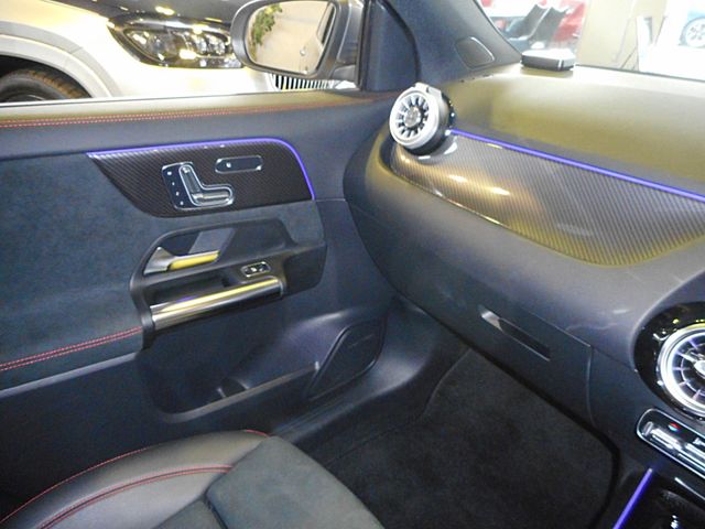 MERCEDES BENZ GLA CL 2021 Image 31