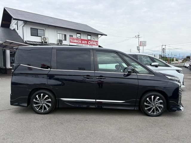 TOYOTA VOXY HYBRID 2024 Image 31