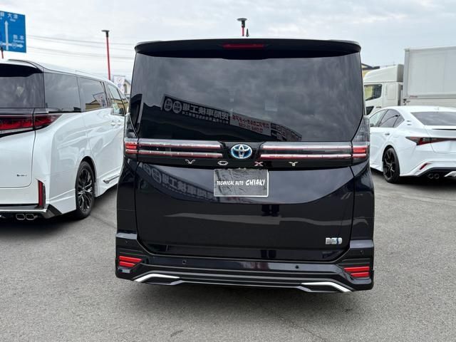 TOYOTA VOXY HYBRID 2024 Image 31