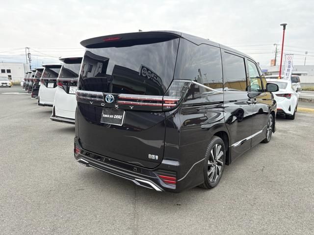 TOYOTA VOXY HYBRID 2024 Image 31