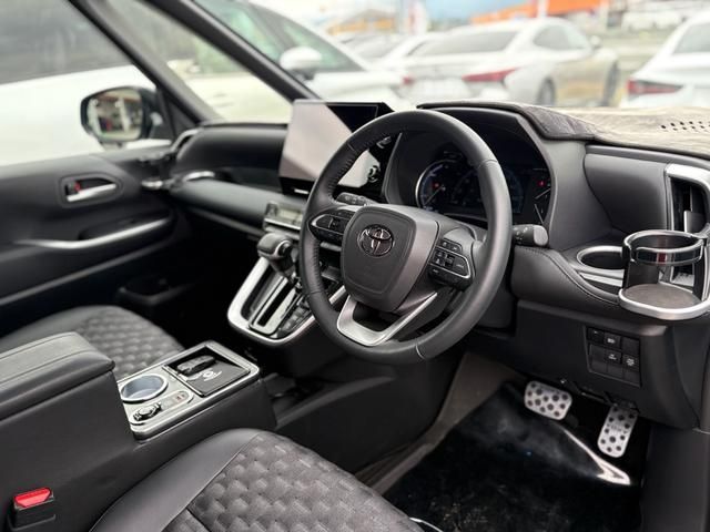 TOYOTA VOXY HYBRID 2024 Image 31