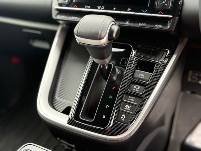 TOYOTA VOXY HYBRID 2024 Image 31