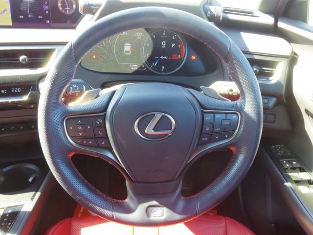 TOYOTA LEXUS UX200 2018 Image 31