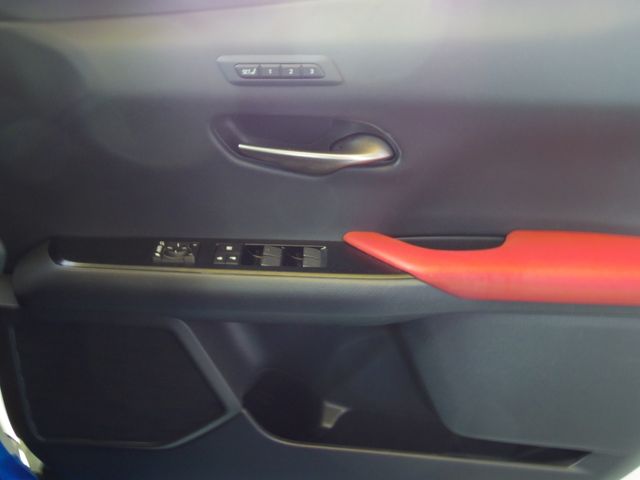 TOYOTA LEXUS UX200 2018 Image 31