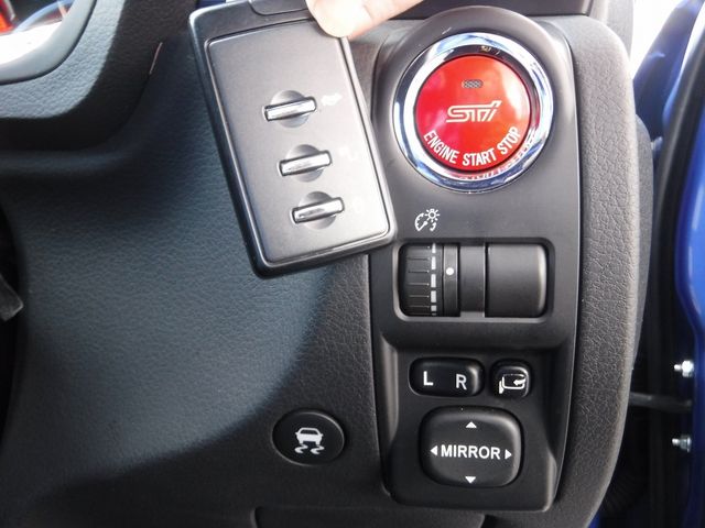 SUBARU IMPREZA WRX 2012 Image 31