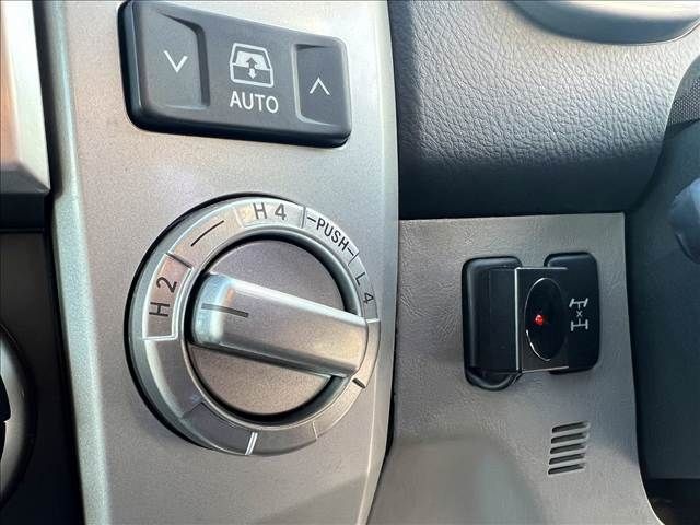 TOYOTA HILUXSURF WAGON 4WD 2004 Image 31