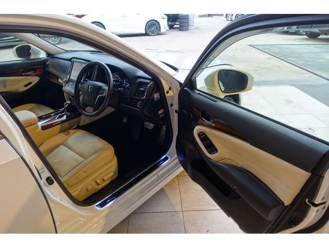 TOYOTA CROWN SEDAN 2013 Image 31