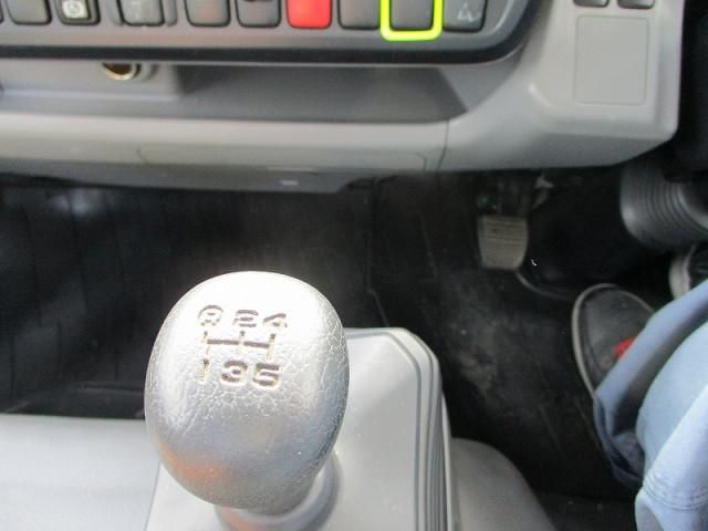 HINO DUTRO 2012 Image 31