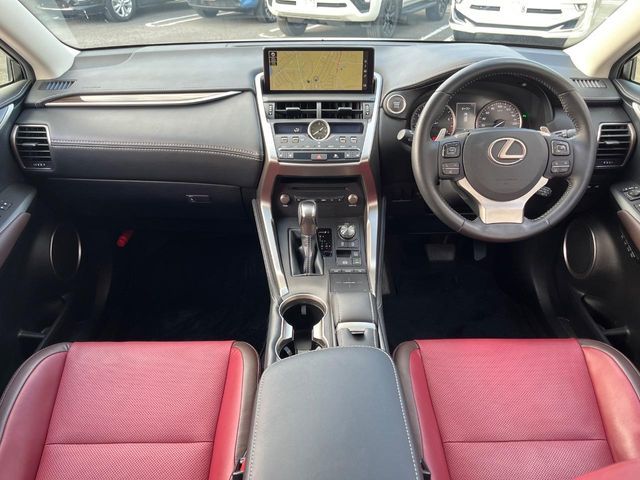 TOYOTA LEXUS NX300 2018 Image 31