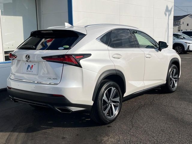 TOYOTA LEXUS NX300 2018 Image 31