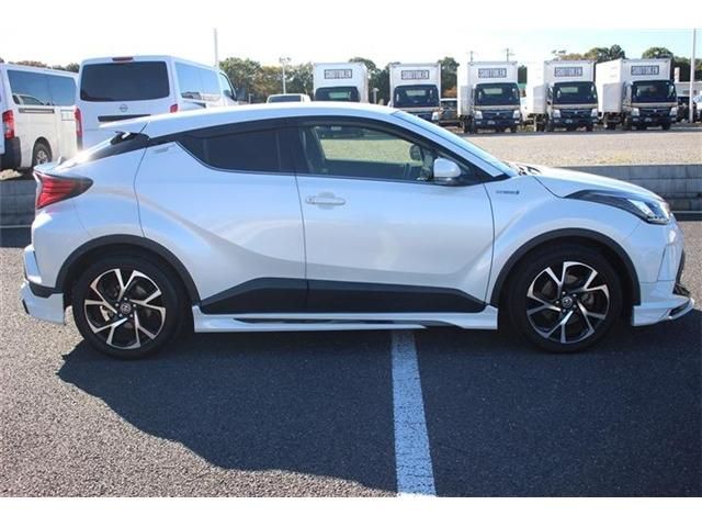 TOYOTA C-HR 2019 Image 31