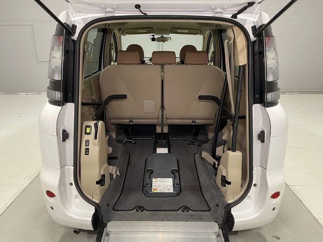 TOYOTA SIENTA 2015 Image 31