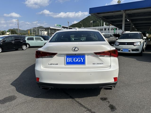 TOYOTA LEXUS IS200T 2016 Image 31