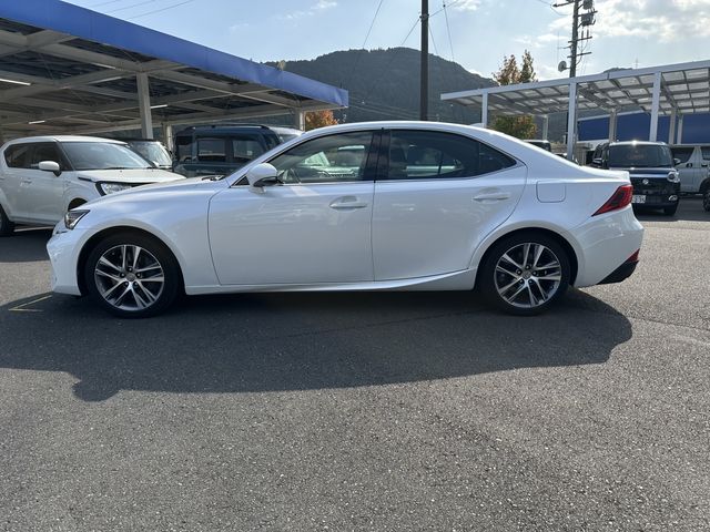 TOYOTA LEXUS IS200T 2016 Image 31