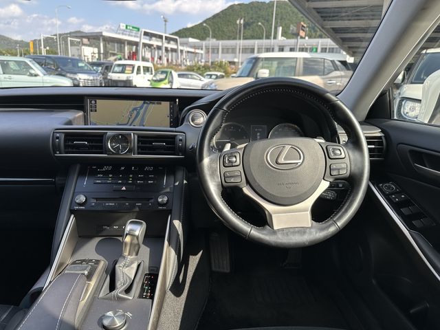 TOYOTA LEXUS IS200T 2016 Image 31