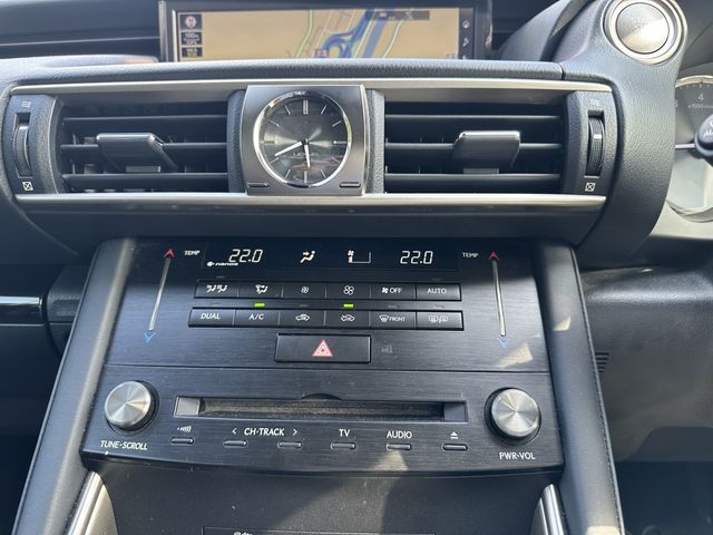 TOYOTA LEXUS IS200T 2016 Image 31