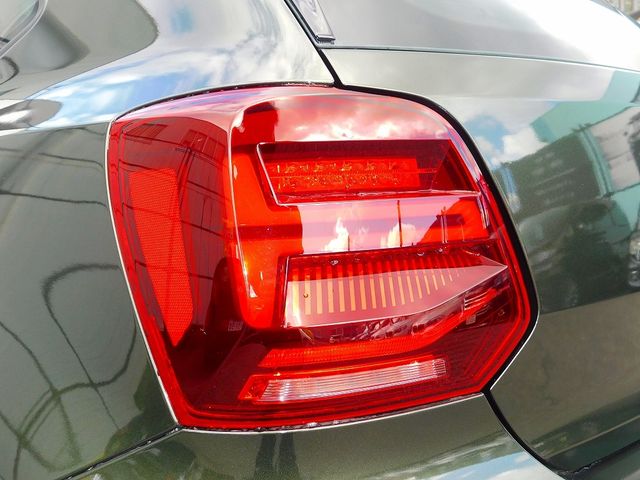 VOLKSWAGEN POLO 2011 Image 31