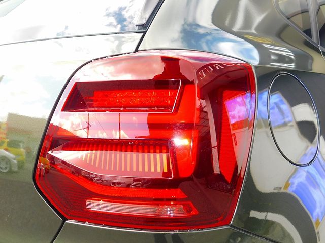 VOLKSWAGEN POLO 2011 Image 31