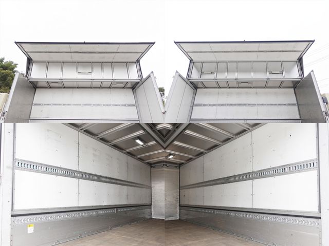 MITSUBISHI FUSOU FIGHTER 2017 Image 31