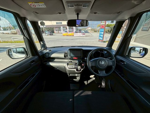 HONDA N BOX 2017 Image 31