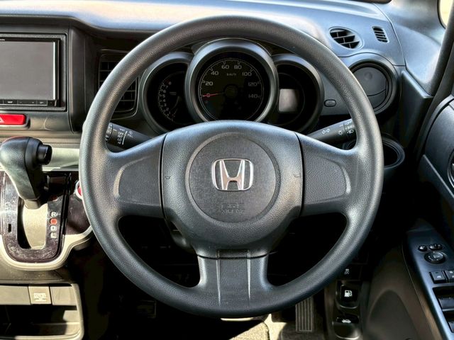 HONDA N BOX 2017 Image 31