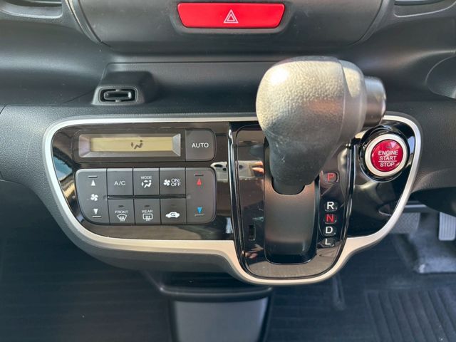 HONDA N BOX 2017 Image 31