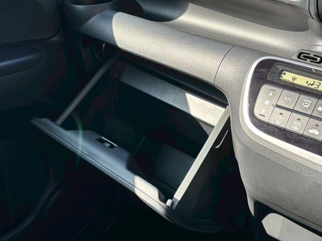 HONDA N BOX 2017 Image 31