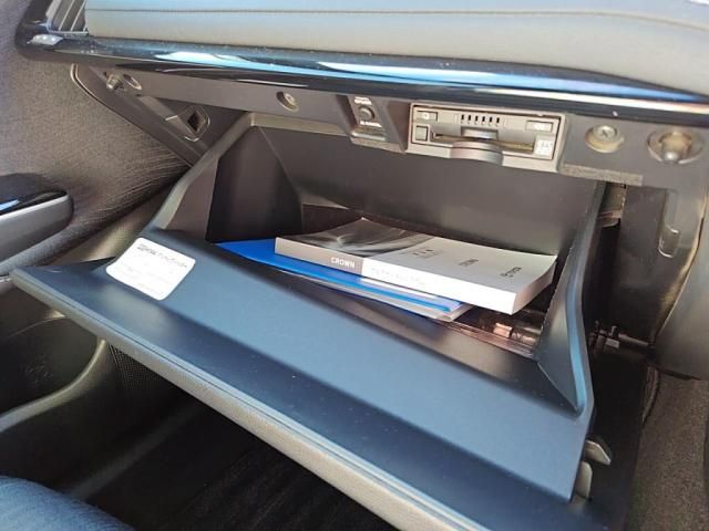 TOYOTA CROWN SEDAN HYBRID 2018 Image 31