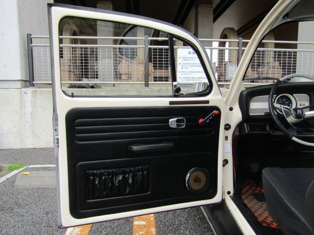 VOLKSWAGEN BEETLE 2003 Image 31