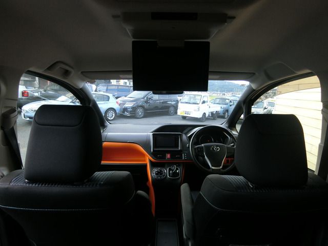 TOYOTA VOXY HYBRID 2016 Image 31