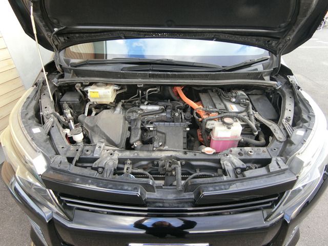 TOYOTA VOXY HYBRID 2016 Image 31