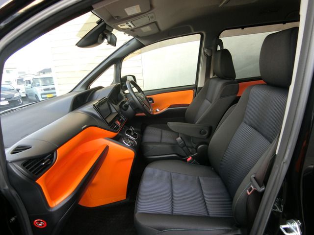 TOYOTA VOXY HYBRID 2016 Image 31