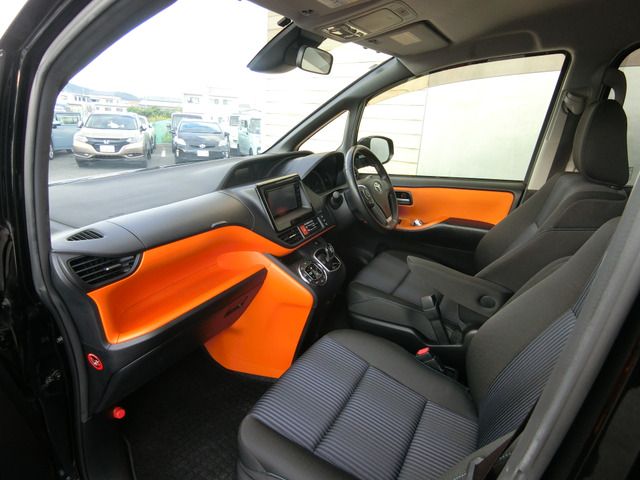 TOYOTA VOXY HYBRID 2016 Image 31