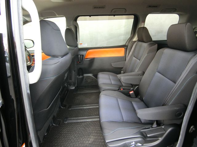 TOYOTA VOXY HYBRID 2016 Image 31