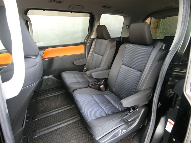 TOYOTA VOXY HYBRID 2016 Image 31