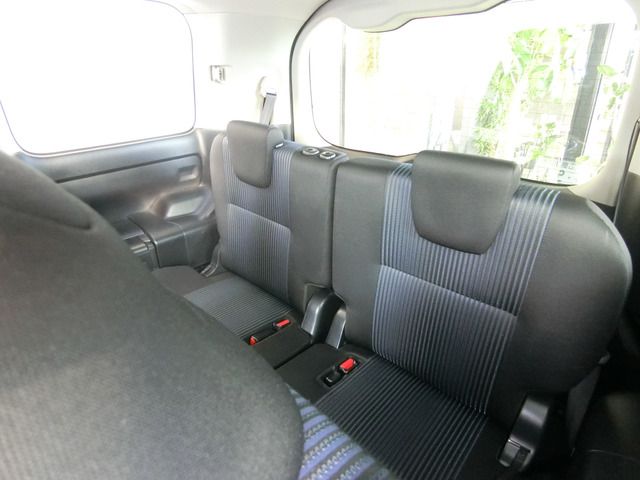 TOYOTA VOXY HYBRID 2016 Image 31