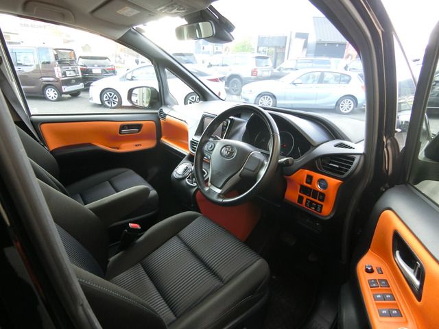 TOYOTA VOXY HYBRID 2016 Image 31