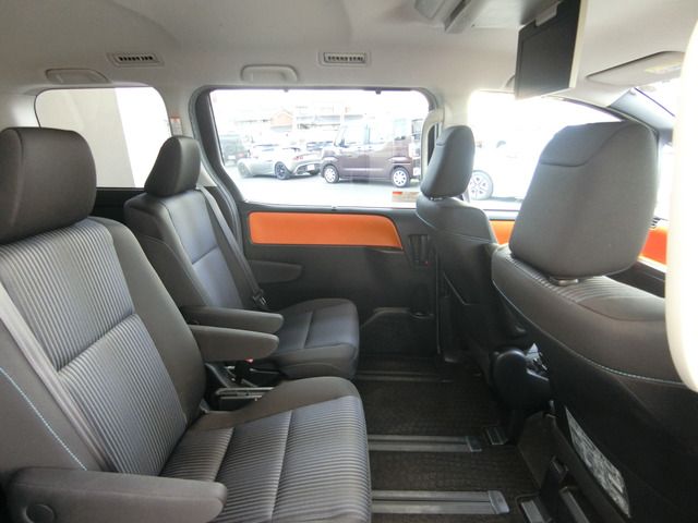 TOYOTA VOXY HYBRID 2016 Image 31