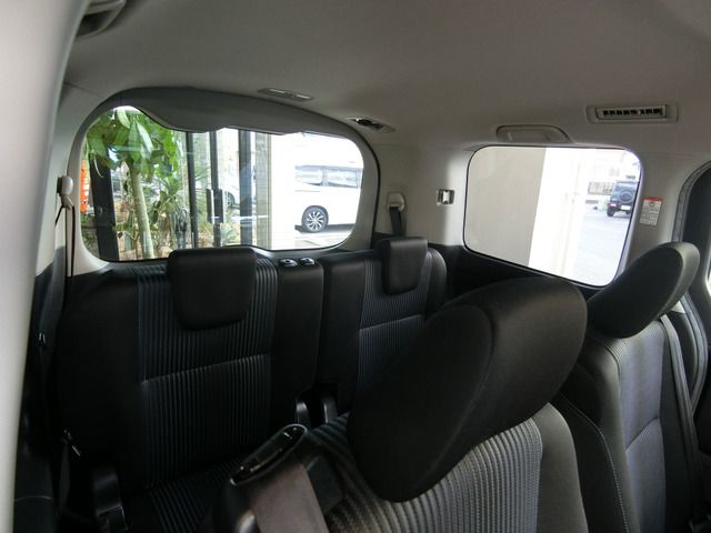 TOYOTA VOXY HYBRID 2016 Image 31