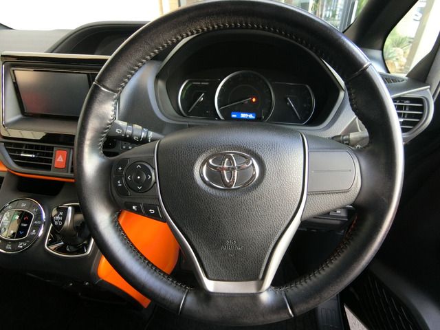 TOYOTA VOXY HYBRID 2016 Image 31