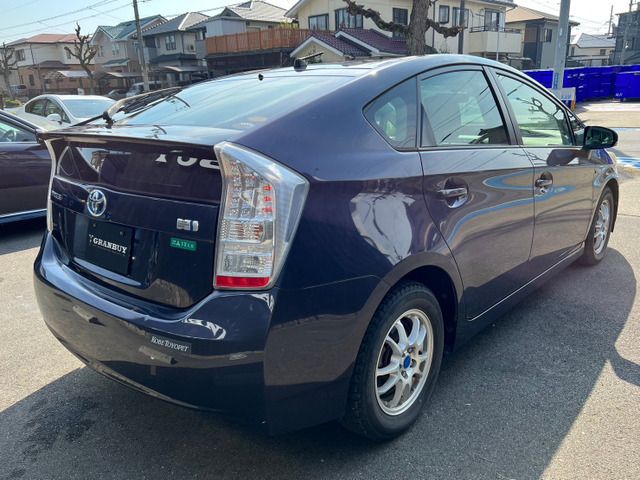 TOYOTA PRIUS 2010 Image 31