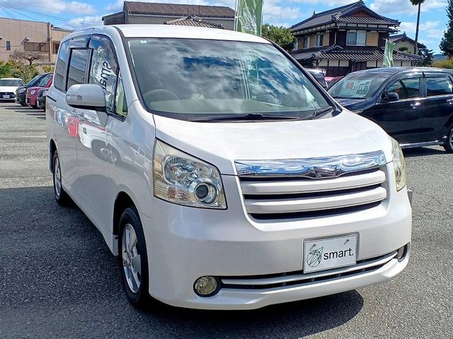 TOYOTA NOAH 2008 Image 31