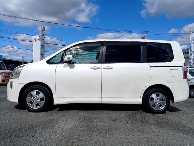 TOYOTA NOAH 2008 Image 31