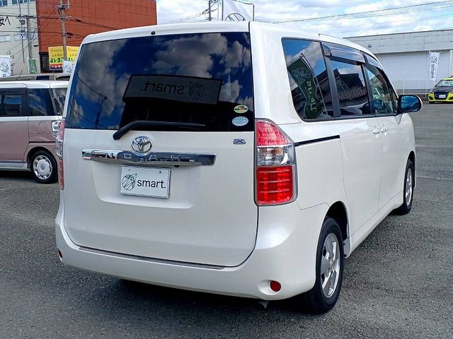 TOYOTA NOAH 2008 Image 31