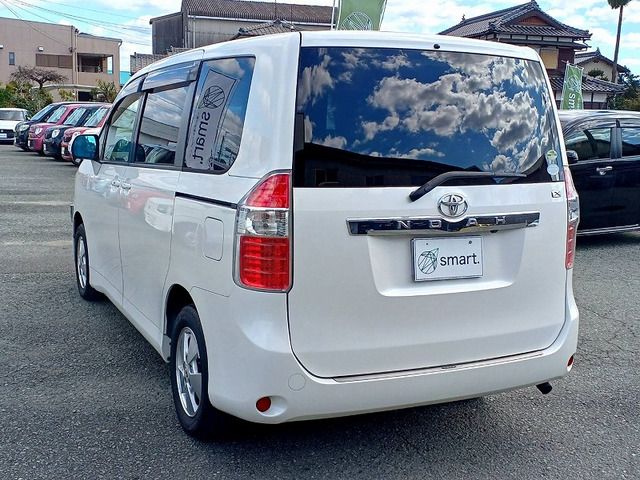 TOYOTA NOAH 2008 Image 31