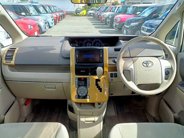 TOYOTA NOAH 2008 Image 31