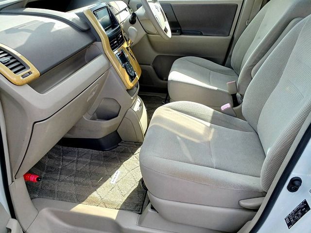 TOYOTA NOAH 2008 Image 31